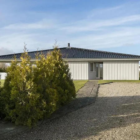 Luxury Near - Three-bedroom *