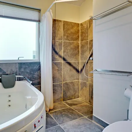 Feriehus Luxury Near - Three-bedroom