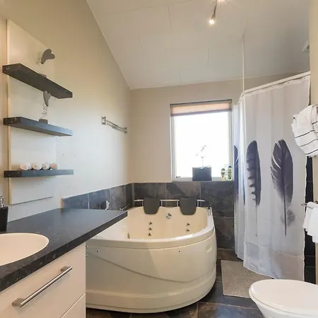 Luxury Near - Three-bedroom Nedre Lysabild